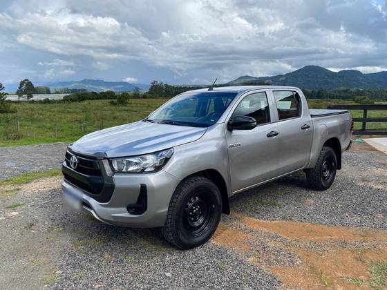 TOYOTA HILUX 2.8 D-4D TURBO DIESEL CD POWER PACK 4X4 MANUAL TOYOTA HILUX 2.8 D-4D TURBO DIESEL CD POWER PACK 4X4 MANUAL